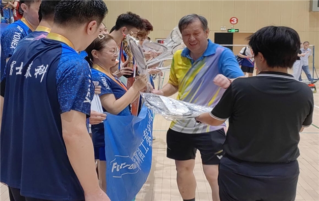 YY易游體育：2024年深圳市“科技杯”羽毛球賽圓滿落幕科技與健康的共鳴(圖5)