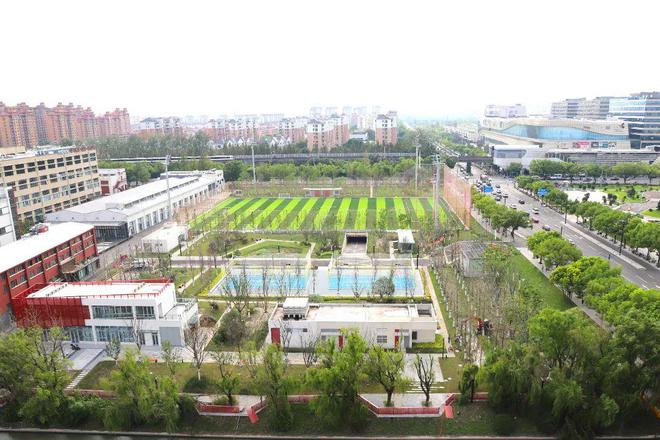 YY易游體育：大零號灣科創(chuàng)運(yùn)動(dòng)匯啟幕2024年閔行區(qū)“全民健身與奧同行”足球賽激情開賽！(圖4)