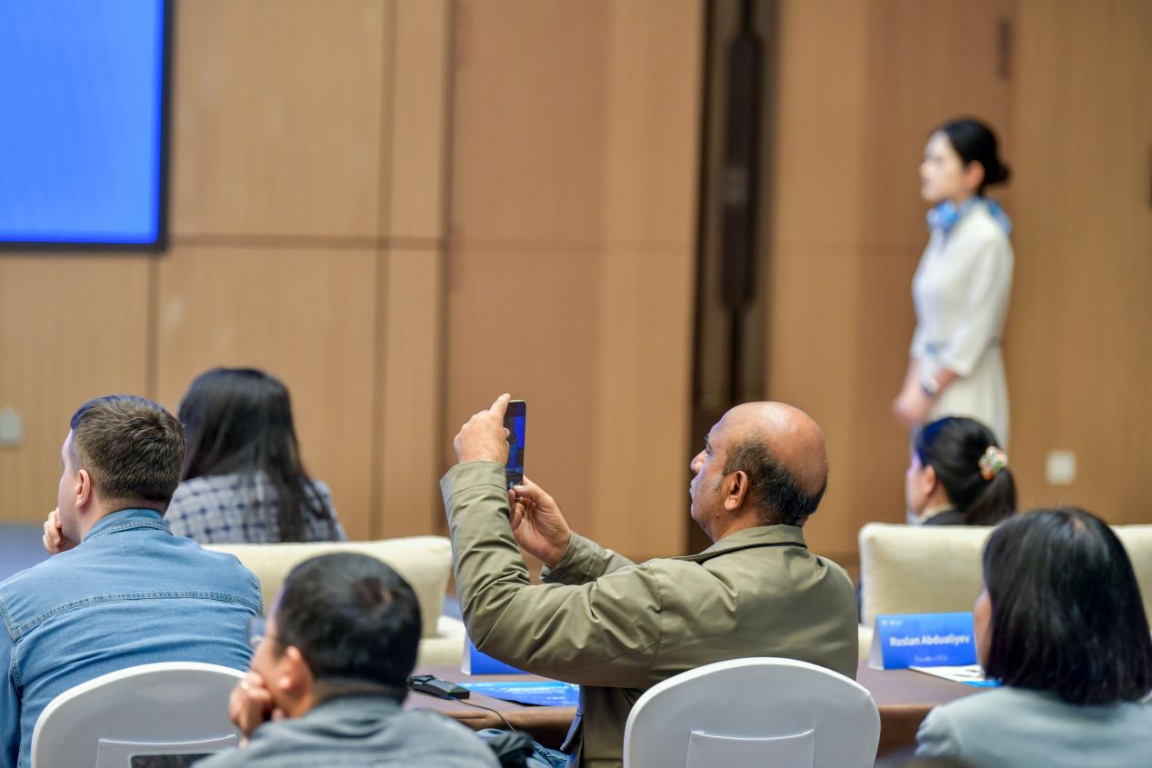 中外媒體齊聚深圳：感知開放創(chuàng)新活力(圖3)