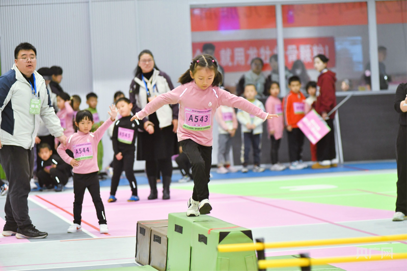 YY易游：2024“春城體育節(jié)”幼兒體育嘉年華在昆明舉行小運(yùn)動(dòng)員展風(fēng)采(圖2)