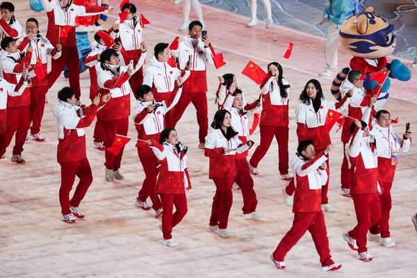 2025年哈爾濱亞冬會(huì)盛大開幕安踏專業(yè)運(yùn)動(dòng)科技全面助力中國(guó)健兒(圖2)