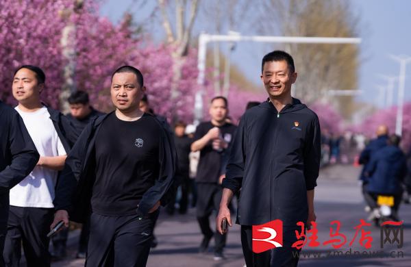 西平縣舉行2025年“移風(fēng)易俗樹新風(fēng)全民健身享健康”萬(wàn)步有約全民健身健步走活動(dòng)(圖4)
