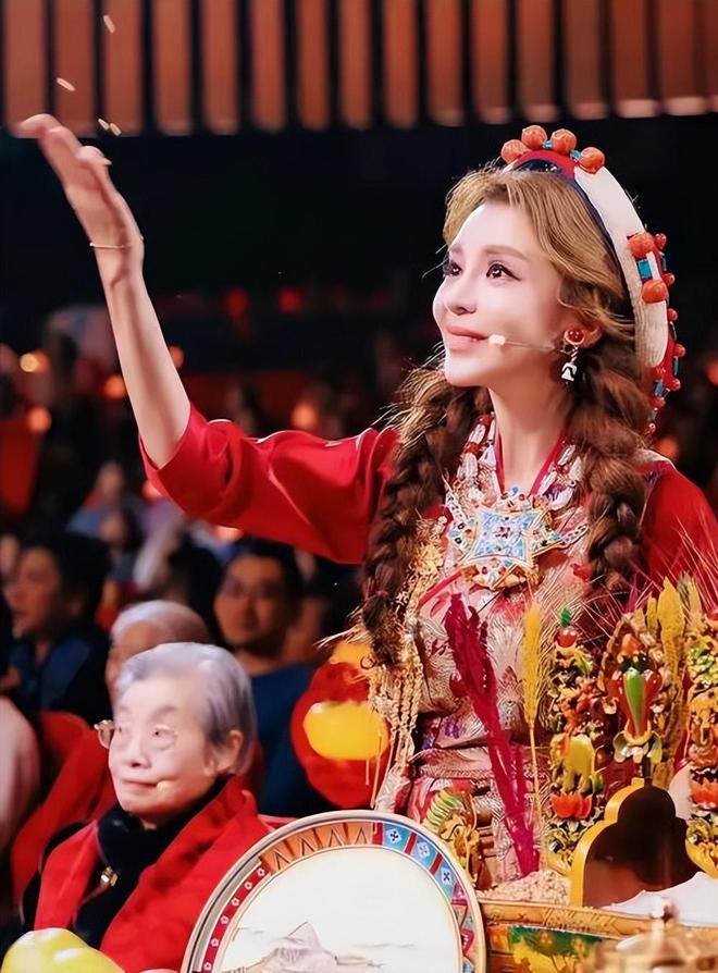 YY易游：央視主持人朱迅火了參加馬拉松賽引發(fā)人們的關注和思考(圖9)